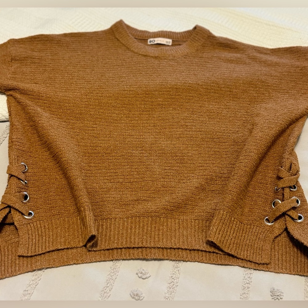 SO Womens golden brown sweater.🏆 - Picture 2 of 2